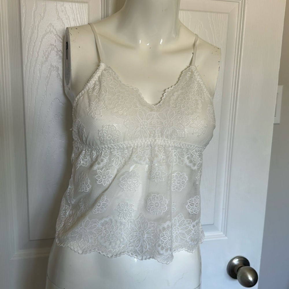White lace cami size large adjustable shoulder straps